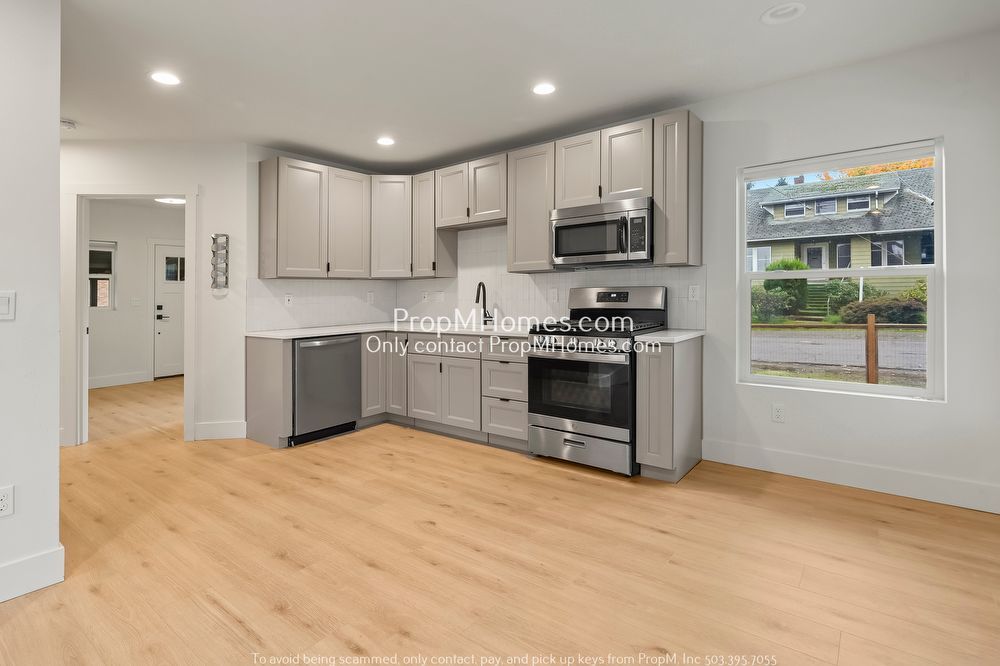 Charming 2-Bedroom Retreat with Bonus Room in Parkrose! property image