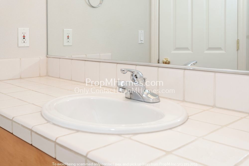 Spacious Hillsdale Home with Private Balcony, Garage & Central A/C! property image