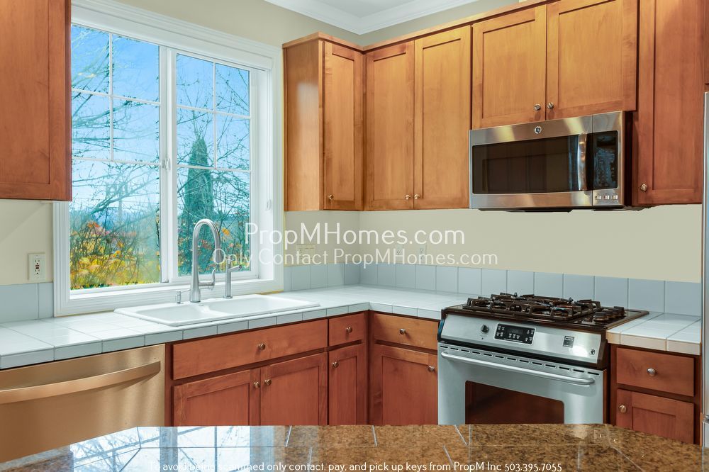 Spacious Hillsdale Home with Private Balcony, Garage & Central A/C! property image