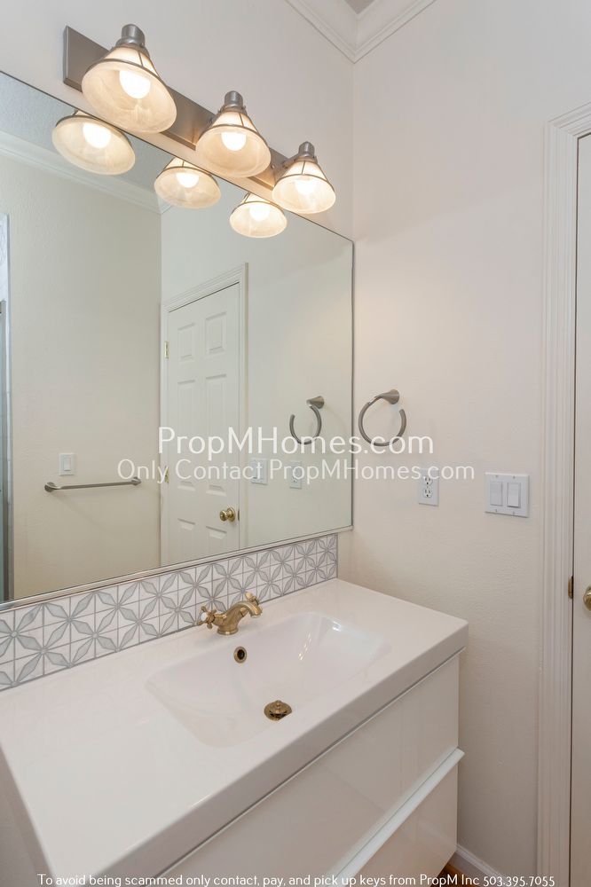Spacious Hillsdale Home with Private Balcony, Garage & Central A/C! property image