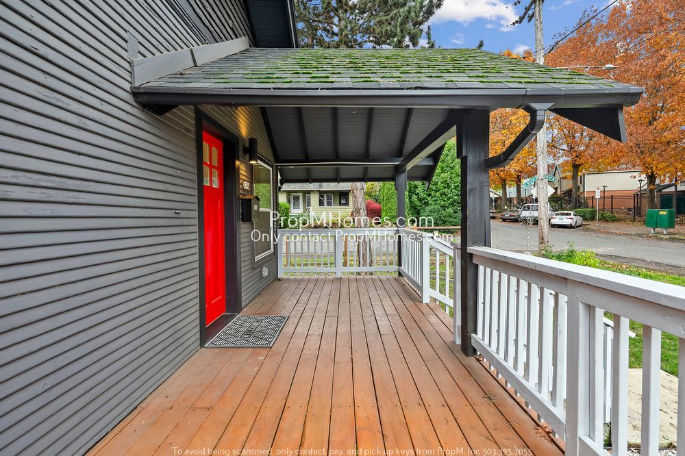 Charming 2-Bedroom Retreat with Bonus Room in Parkrose! property image
