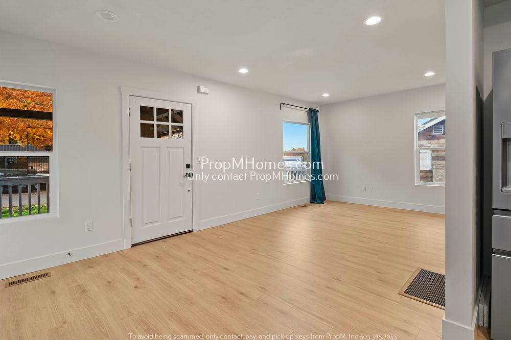 Charming 2-Bedroom Retreat with Bonus Room in Parkrose! property image