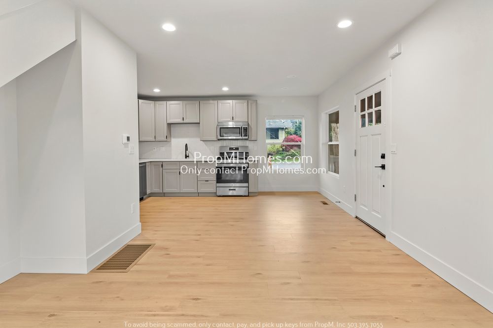 Charming 2-Bedroom Retreat with Bonus Room in Parkrose! property image