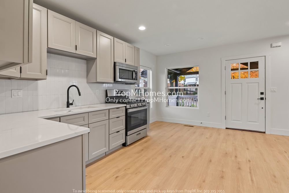 Charming 2-Bedroom Retreat with Bonus Room in Parkrose! property image