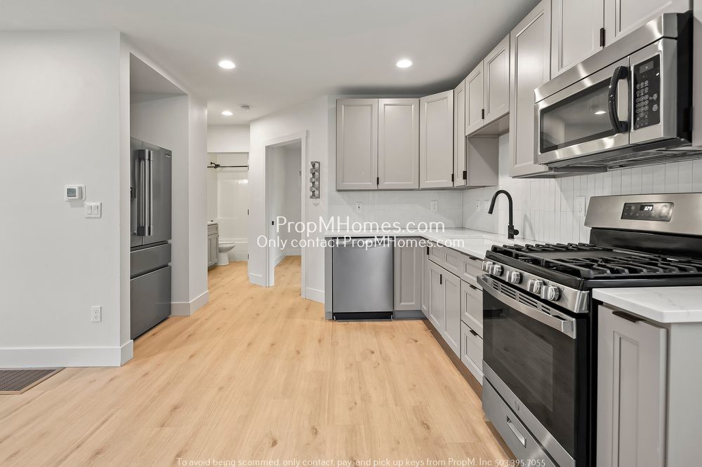 Charming 2-Bedroom Retreat with Bonus Room in Parkrose! property image