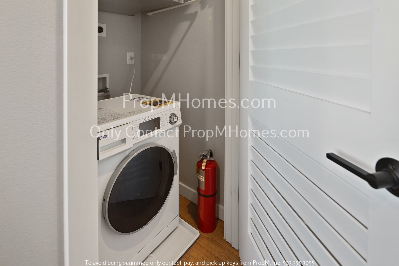 Charming Studio in Arbor Lodge! Modern Updates! Plenty of Light! property image