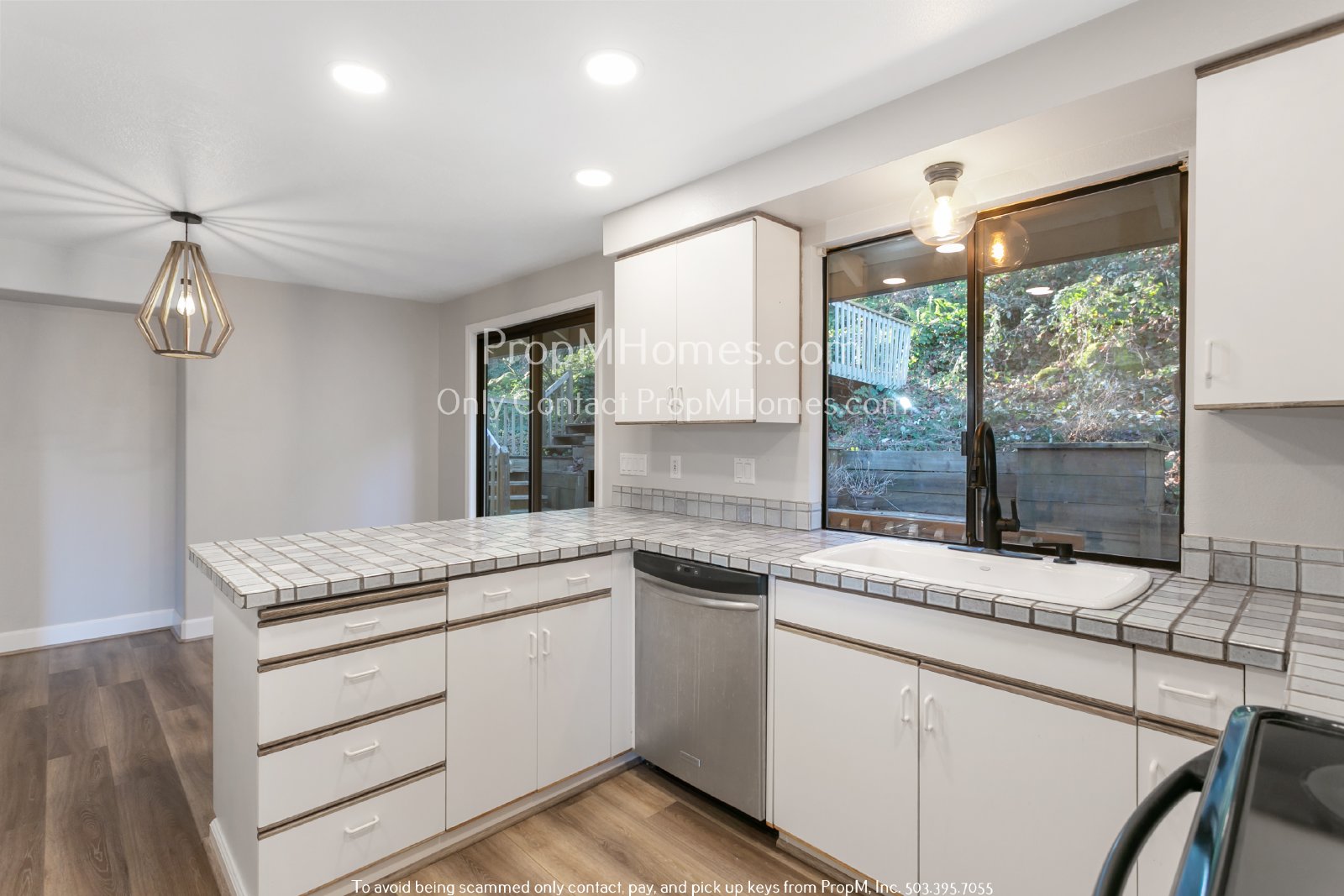 Stunning Five-Bedroom Rental in Milwaukie, Oregon: Your Perfect Home Awaits! property image
