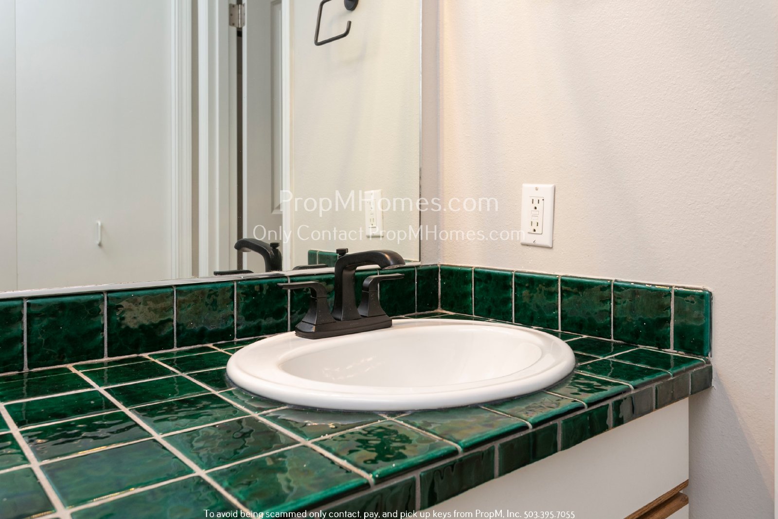 Stunning Five-Bedroom Rental in Milwaukie, Oregon: Your Perfect Home Awaits! property image
