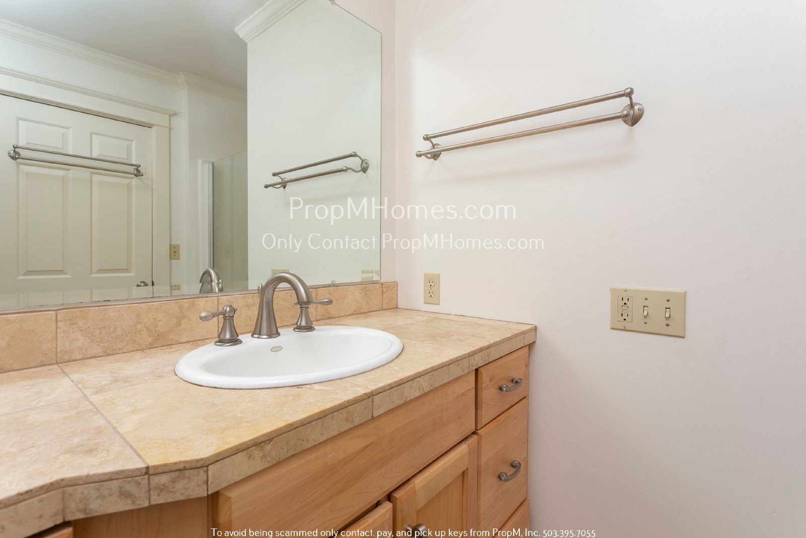 Contemporary Two Bedroom Upper Level Apartment in SE! property image