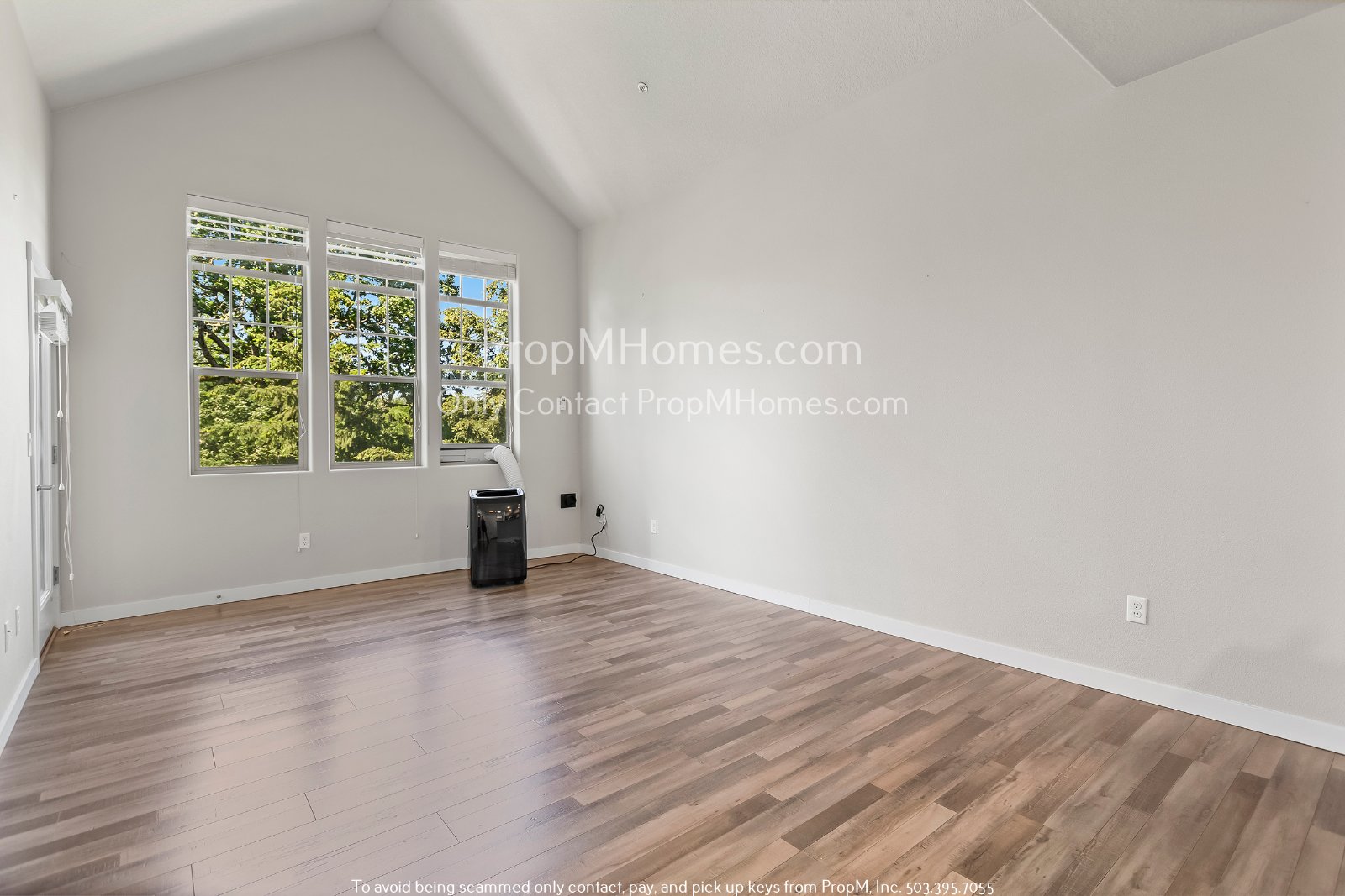 One Bedroom Condo in the Heart of North Bethany - Top Floor with Vaulted Ceilings! property image