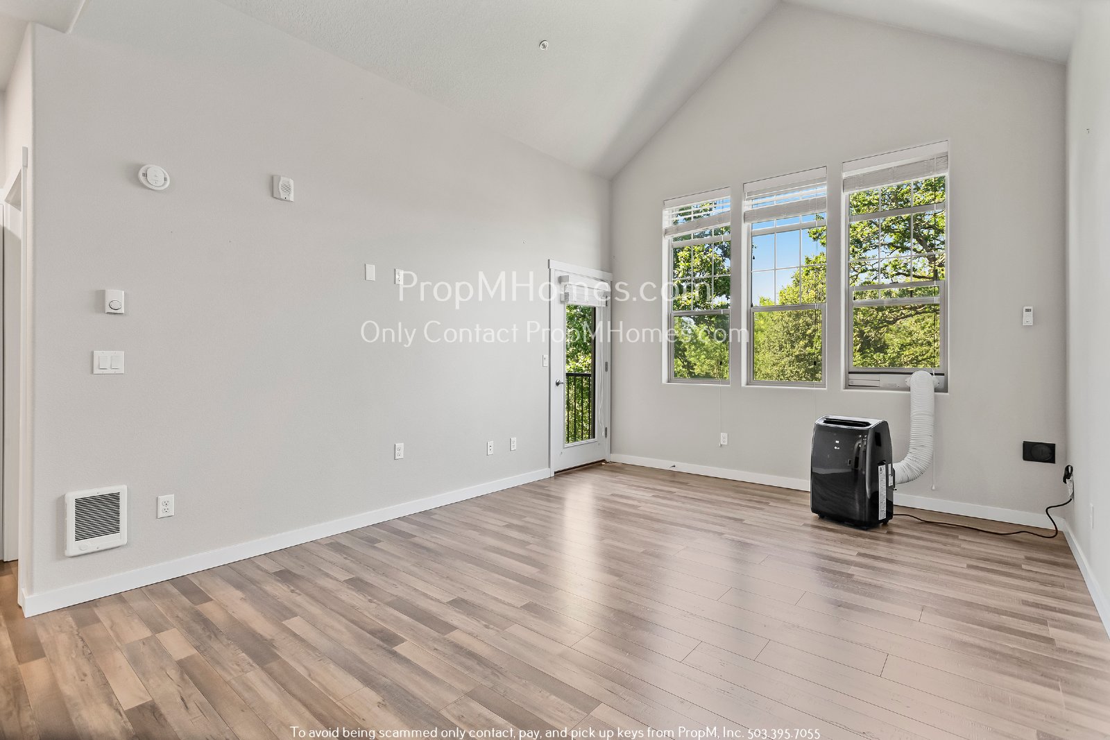 One Bedroom Condo in the Heart of North Bethany - Top Floor with Vaulted Ceilings! property image