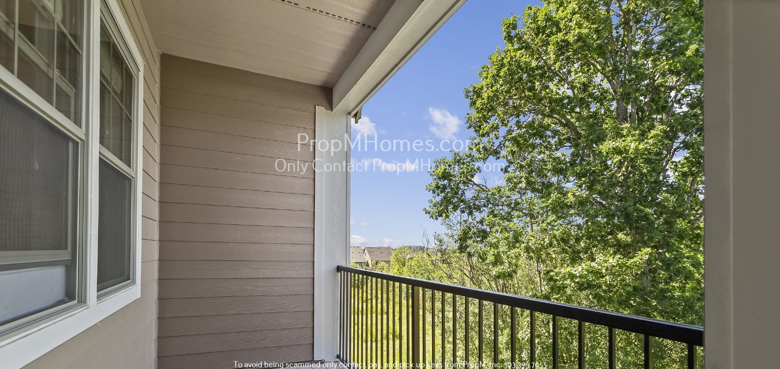 One Bedroom Condo in the Heart of North Bethany - Top Floor with Vaulted Ceilings! property image