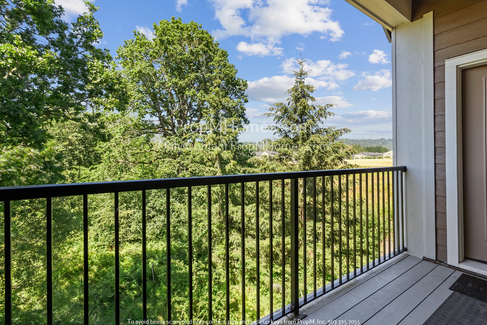 One Bedroom Condo in the Heart of North Bethany - Top Floor with Vaulted Ceilings! property image
