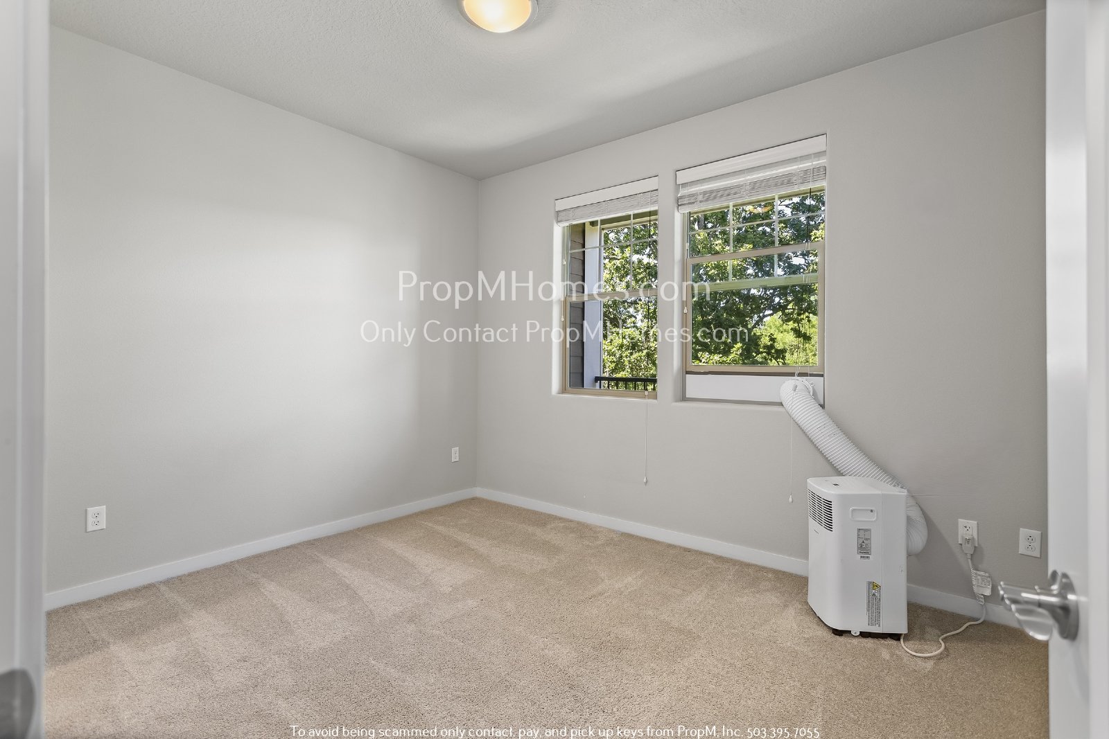One Bedroom Condo in the Heart of North Bethany - Top Floor with Vaulted Ceilings! property image