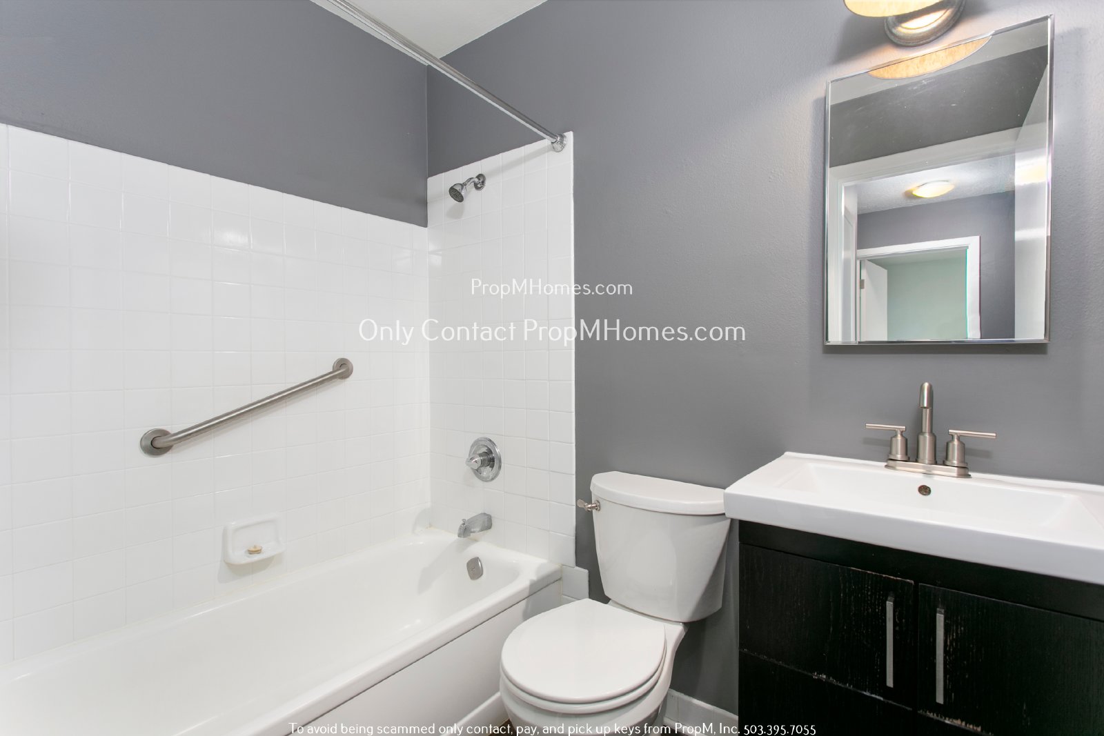 Lovely Two Bedroom Duplex In North Portland W/ Beautiful Backyard! property image