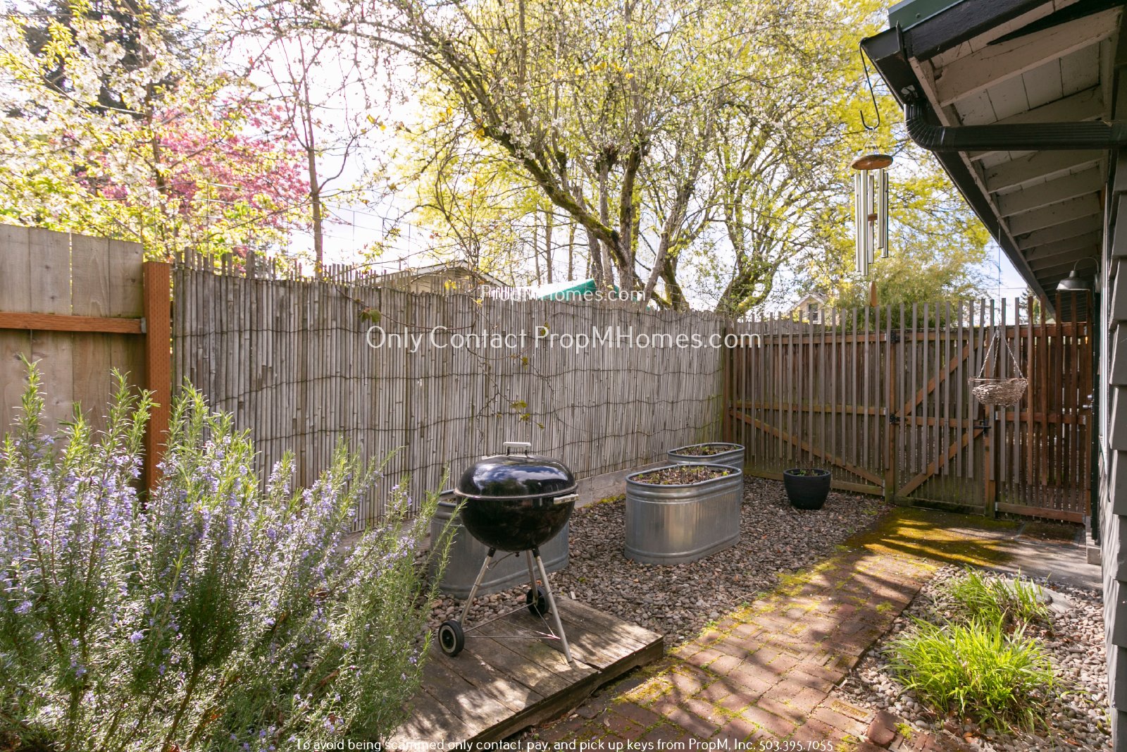 Lovely Two Bedroom Duplex In North Portland W/ Beautiful Backyard! property image
