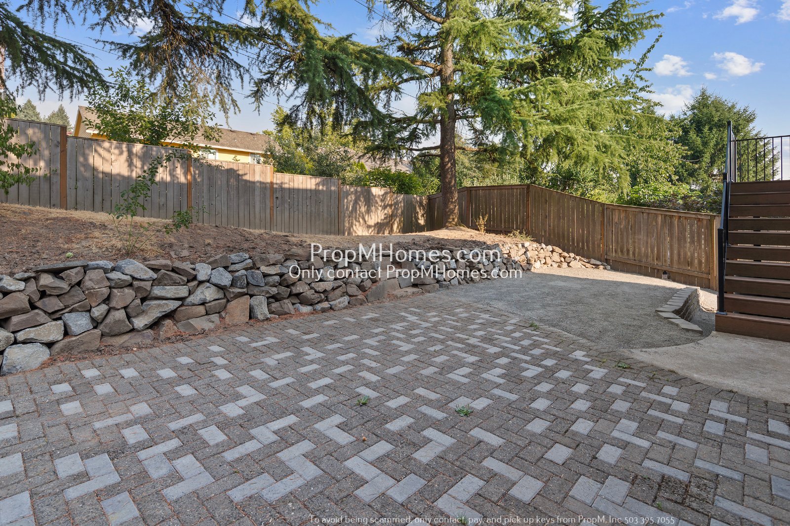 Three Bedroom Gem with Bonus Room in Oak Creek Oasis! DEPOSIT SPECIAL property image