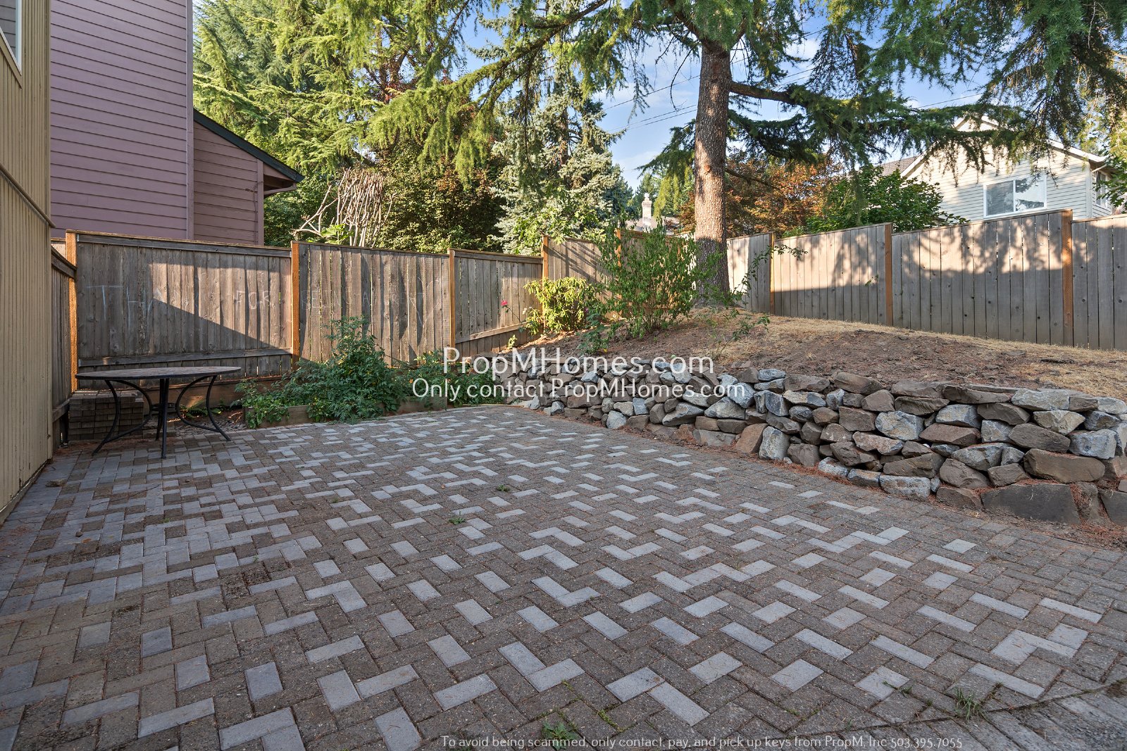 Three Bedroom Gem with Bonus Room in Oak Creek Oasis! DEPOSIT SPECIAL property image