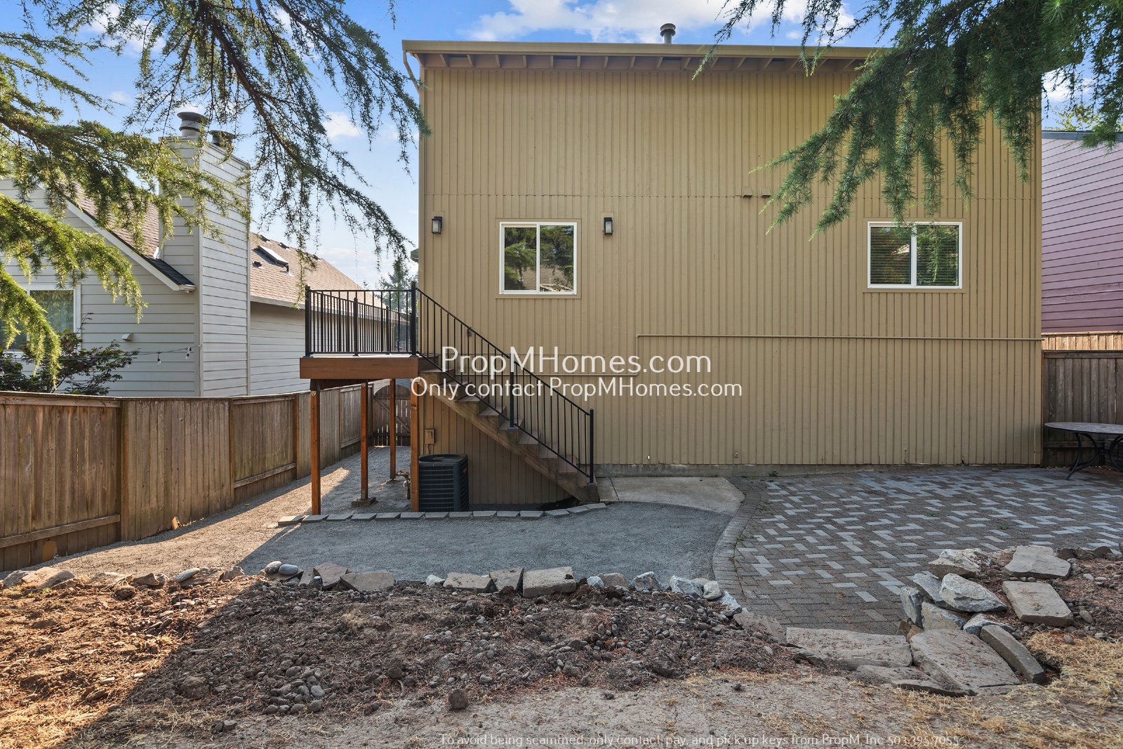 Three Bedroom Gem with Bonus Room in Oak Creek Oasis! DEPOSIT SPECIAL property image