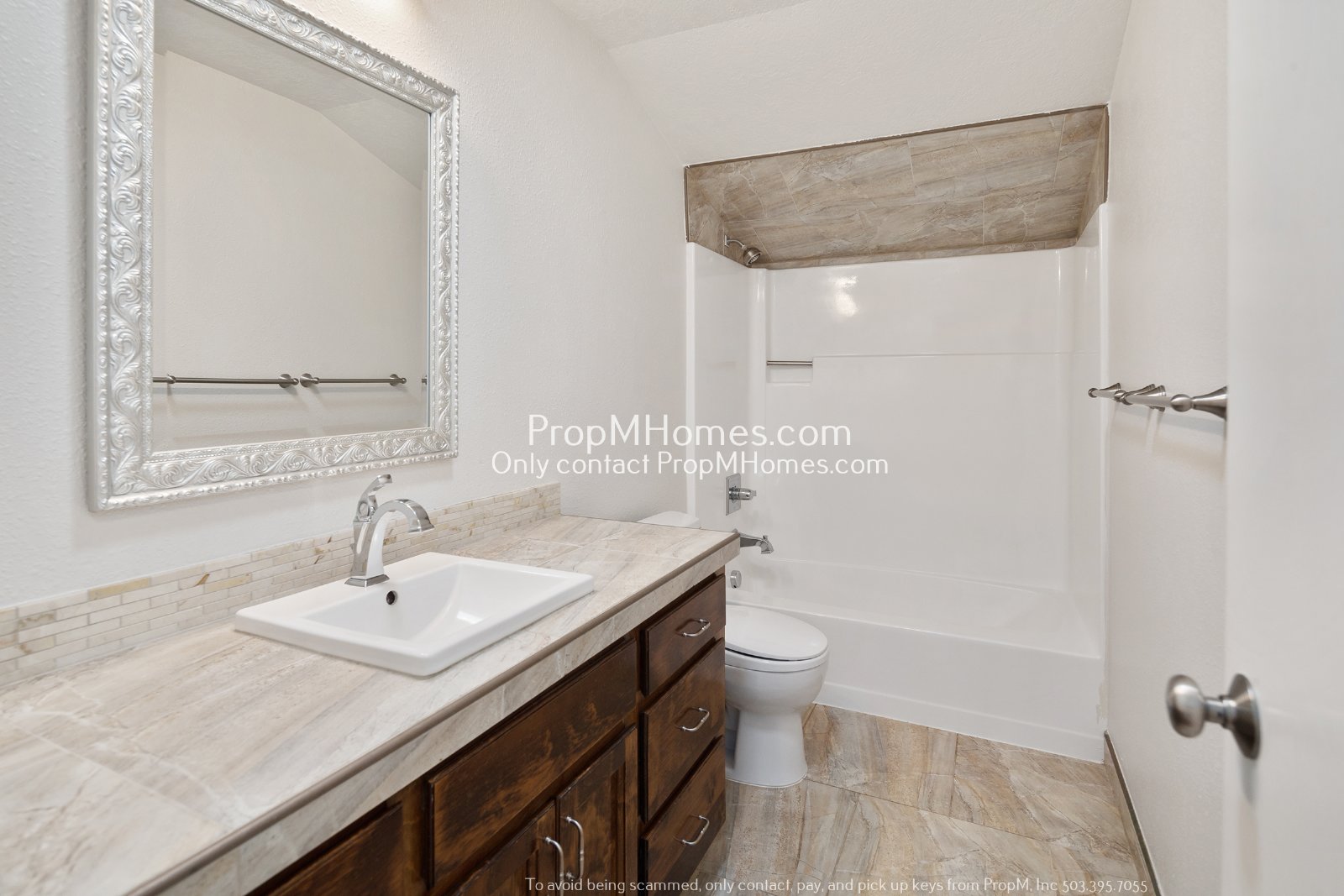 Three Bedroom Gem with Bonus Room in Oak Creek Oasis! DEPOSIT SPECIAL property image