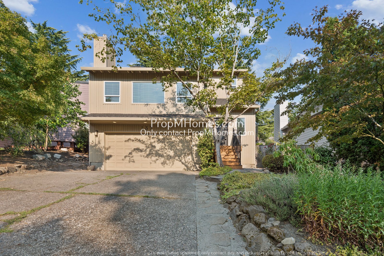 Three Bedroom Gem with Bonus Room in Oak Creek Oasis! DEPOSIT SPECIAL property image