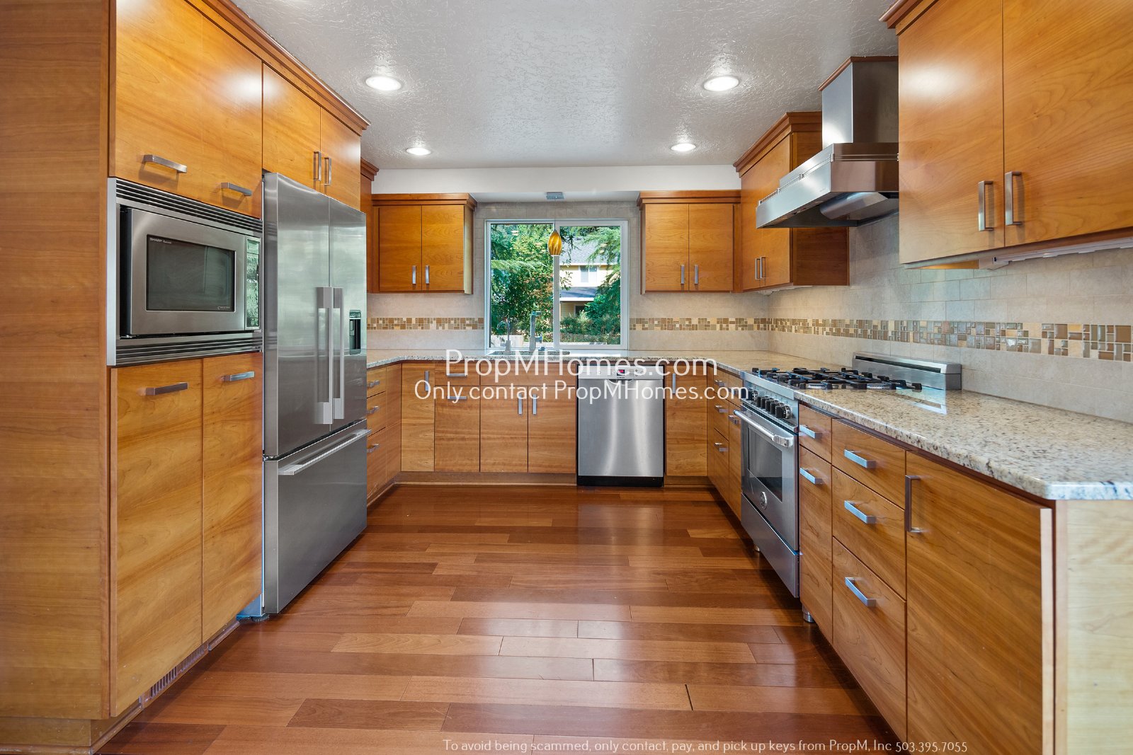 Three Bedroom Gem with Bonus Room in Oak Creek Oasis! DEPOSIT SPECIAL property image