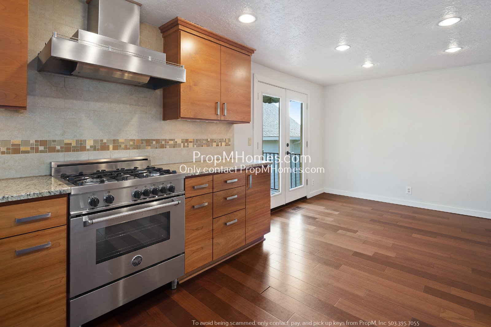 Three Bedroom Gem with Bonus Room in Oak Creek Oasis! DEPOSIT SPECIAL property image