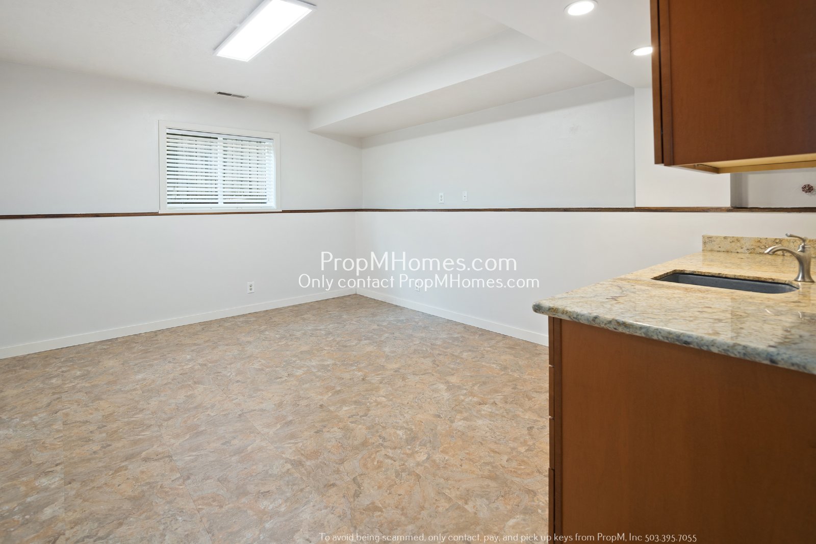 Three Bedroom Gem with Bonus Room in Oak Creek Oasis! DEPOSIT SPECIAL property image