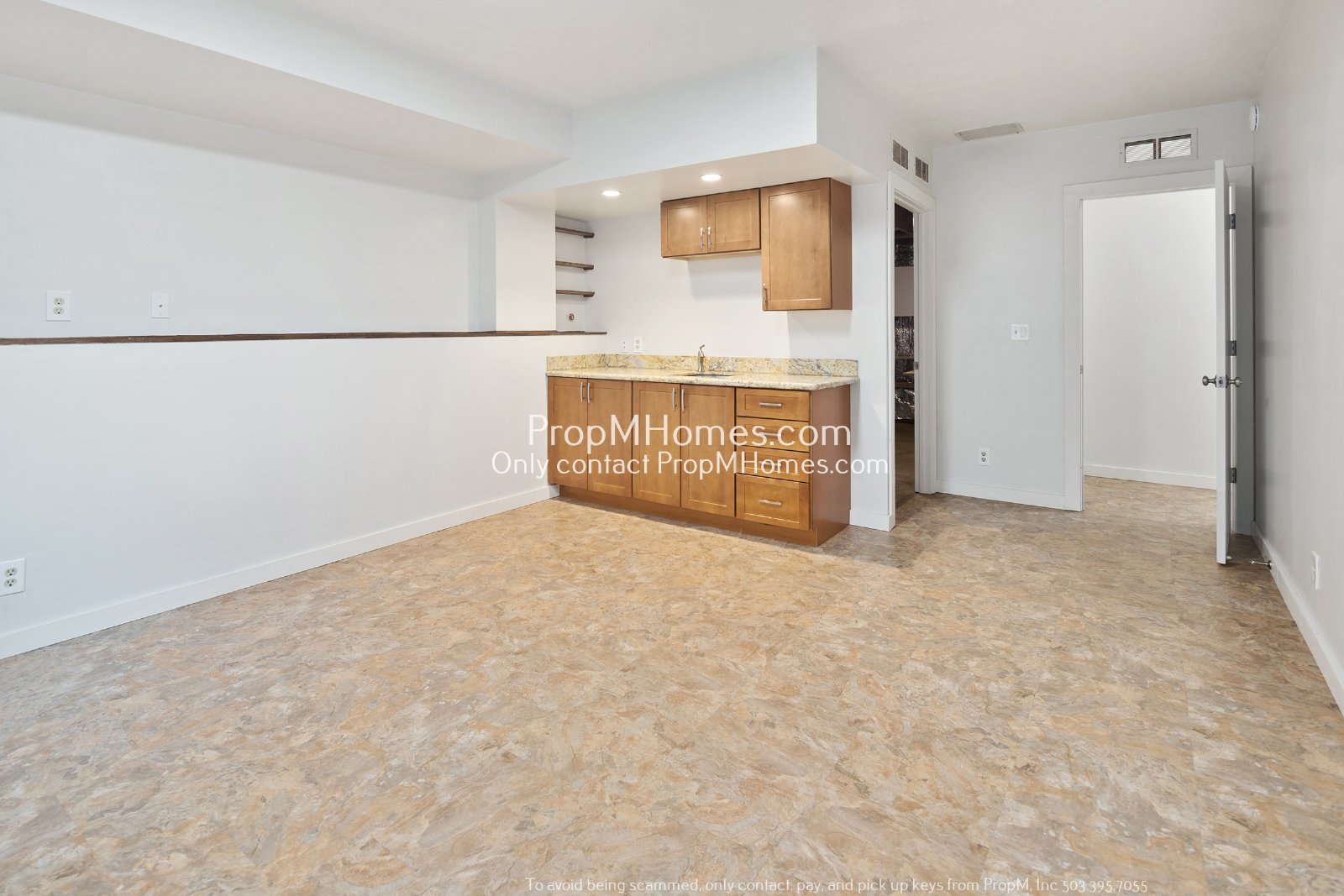 Three Bedroom Gem with Bonus Room in Oak Creek Oasis! DEPOSIT SPECIAL property image