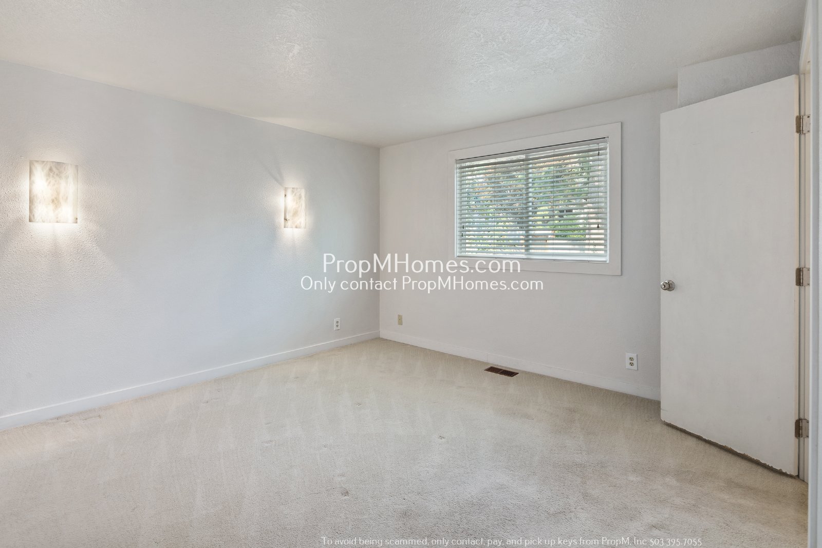 Three Bedroom Gem with Bonus Room in Oak Creek Oasis! DEPOSIT SPECIAL property image