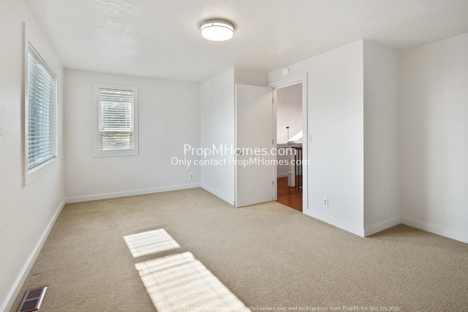 Three Bedroom Gem with Bonus Room in Oak Creek Oasis! DEPOSIT SPECIAL property image