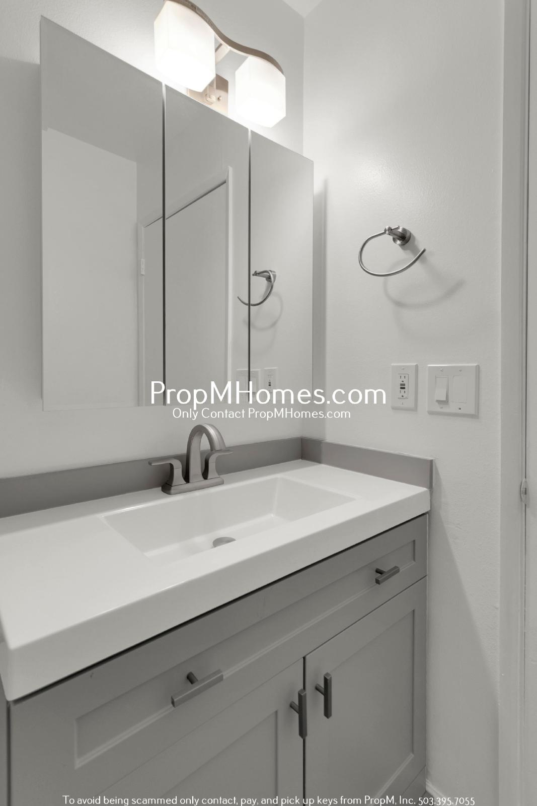 Updated 2BR in the Heart of Oregon City - NEW PHOTOS property image