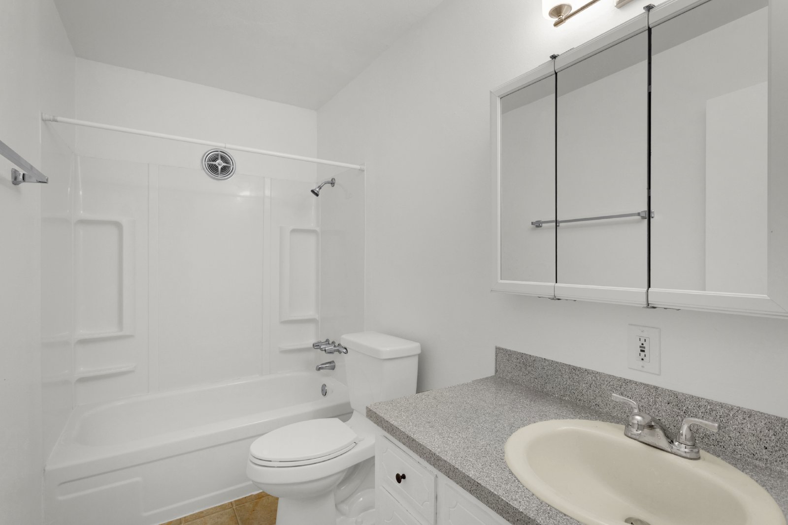 Updated Two Bedroom Unit in the Heart of Oregon City - NEW PHOTOS property image