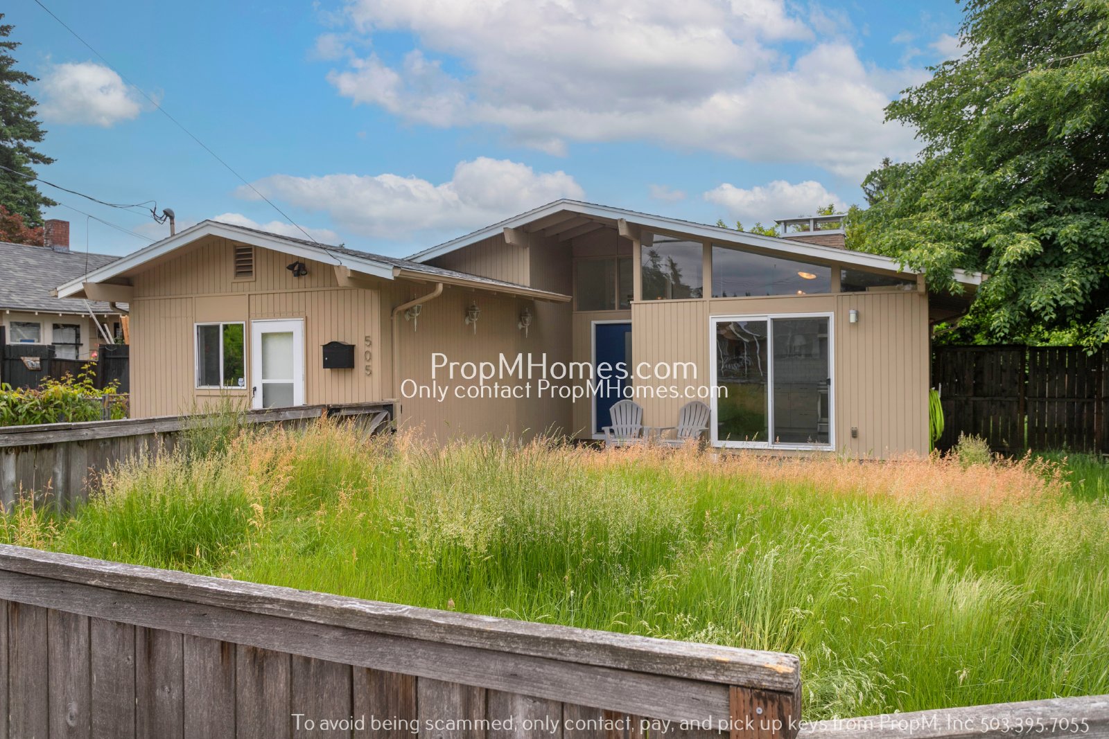 Updated 3-Bedroom Gladstone Home with Bonus Office Space! property image