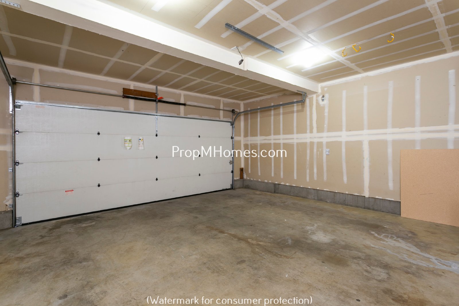 Beautiful Four Bedroom Home On A Quiet Street In SE Portland!! property image