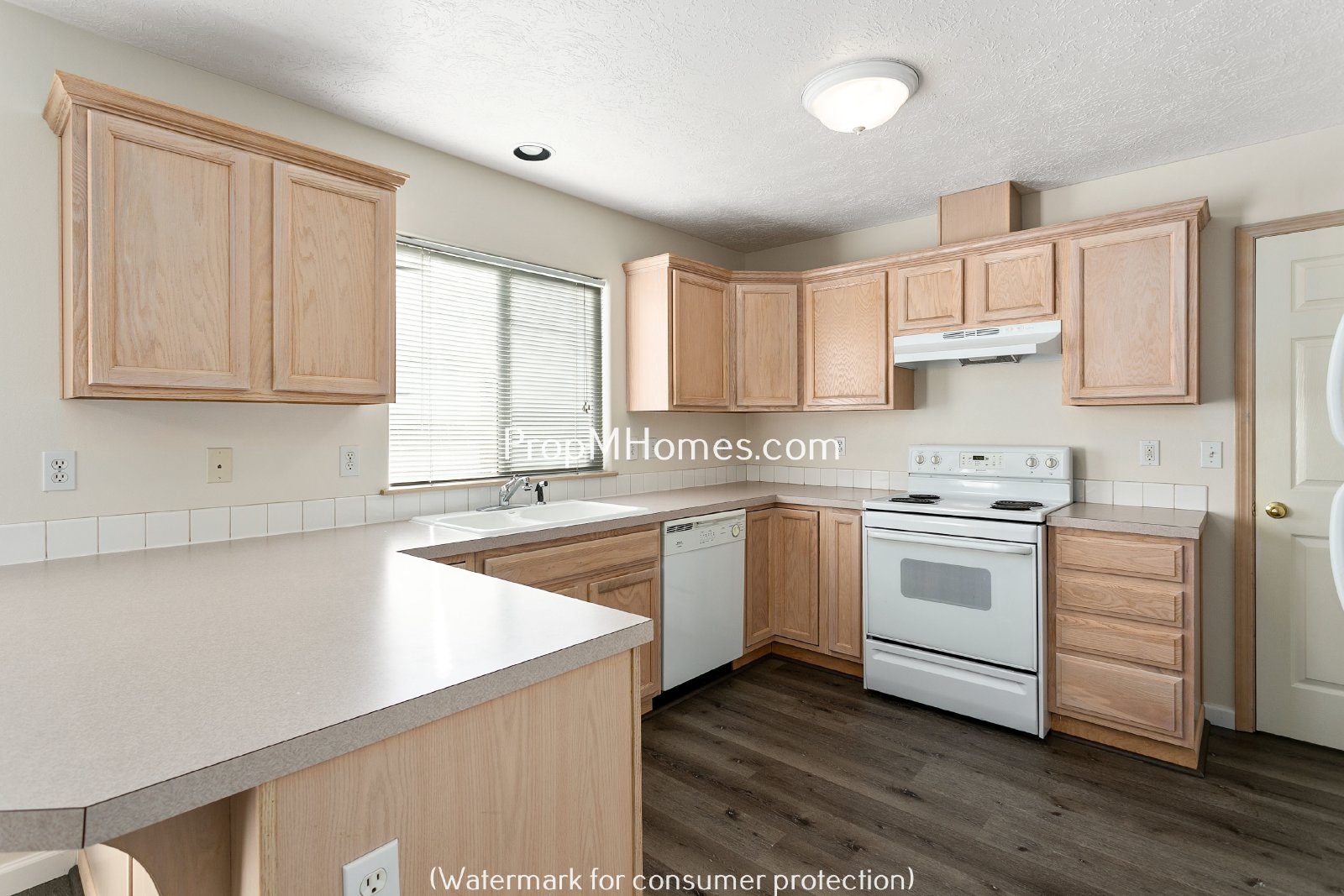 Beautiful Four Bedroom Home On A Quiet Street In SE Portland!! property image