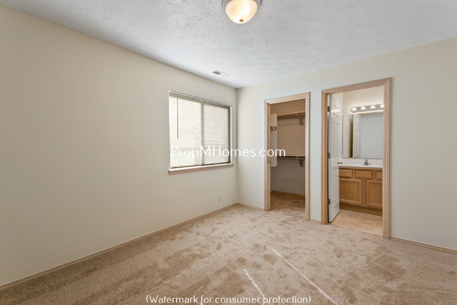 Beautiful Four Bedroom Home On A Quiet Street In SE Portland!! property image