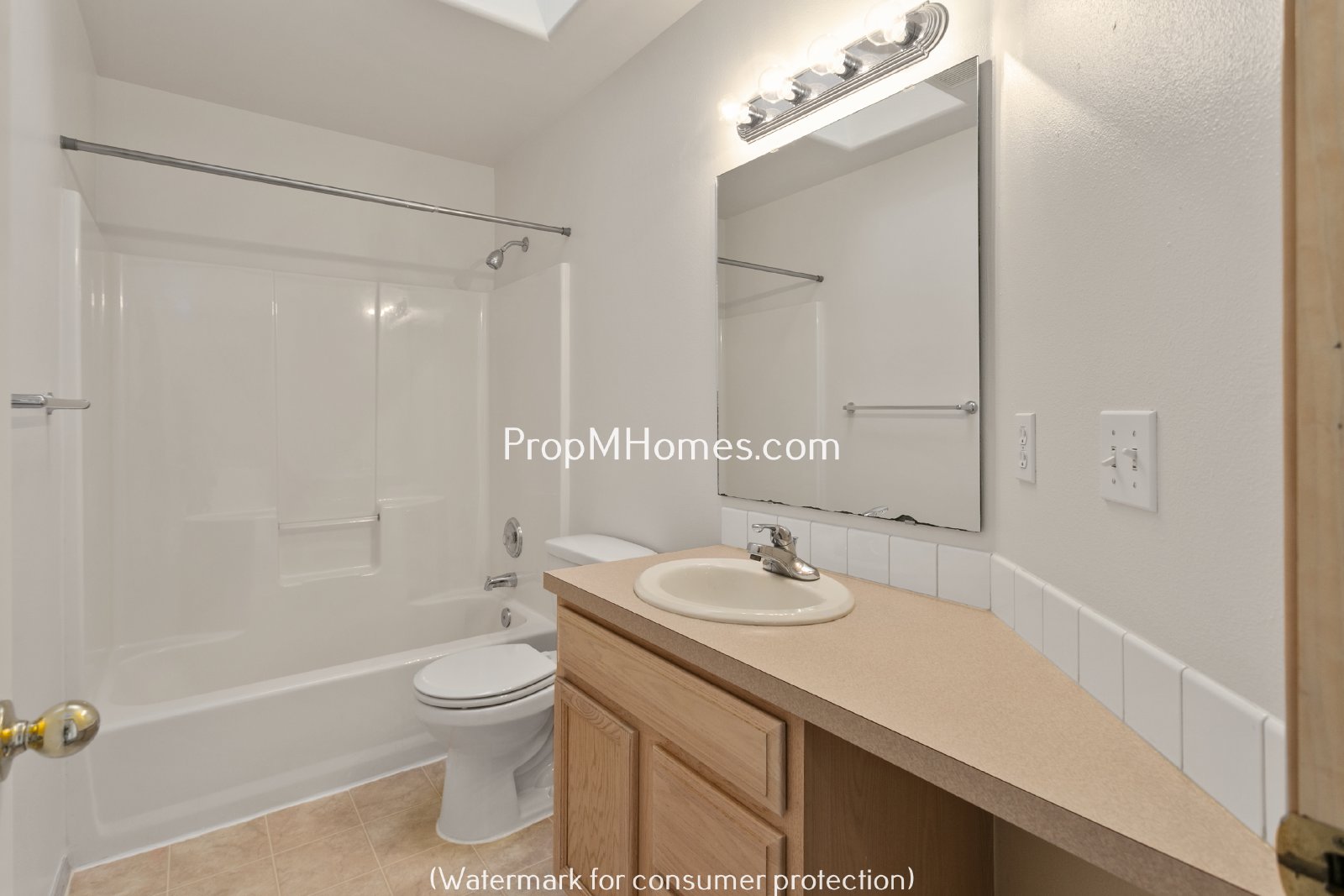 Beautiful Four Bedroom Home On A Quiet Street In SE Portland!! property image