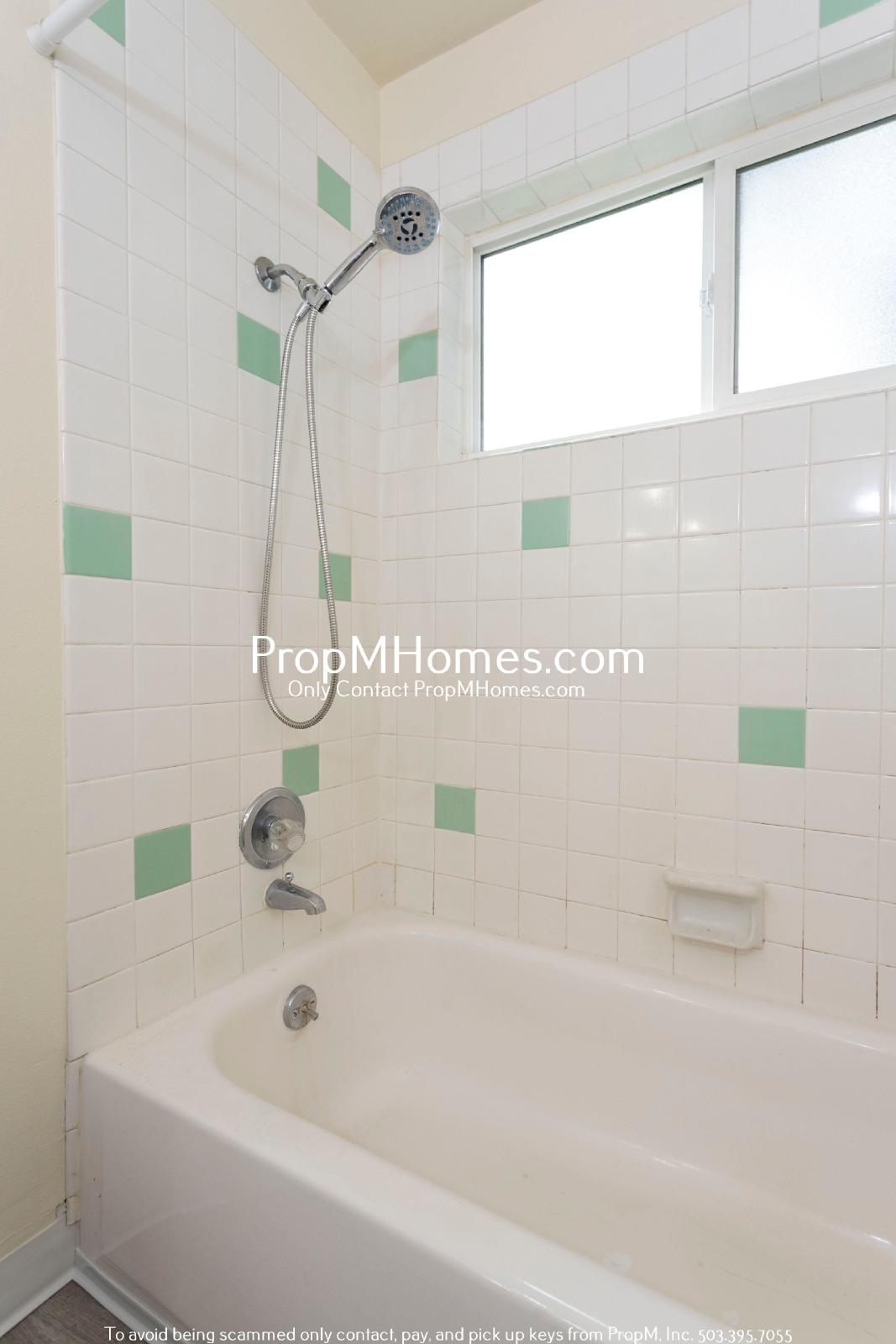 Remodeled Two Bedroom Duplex in Oregon City! property image