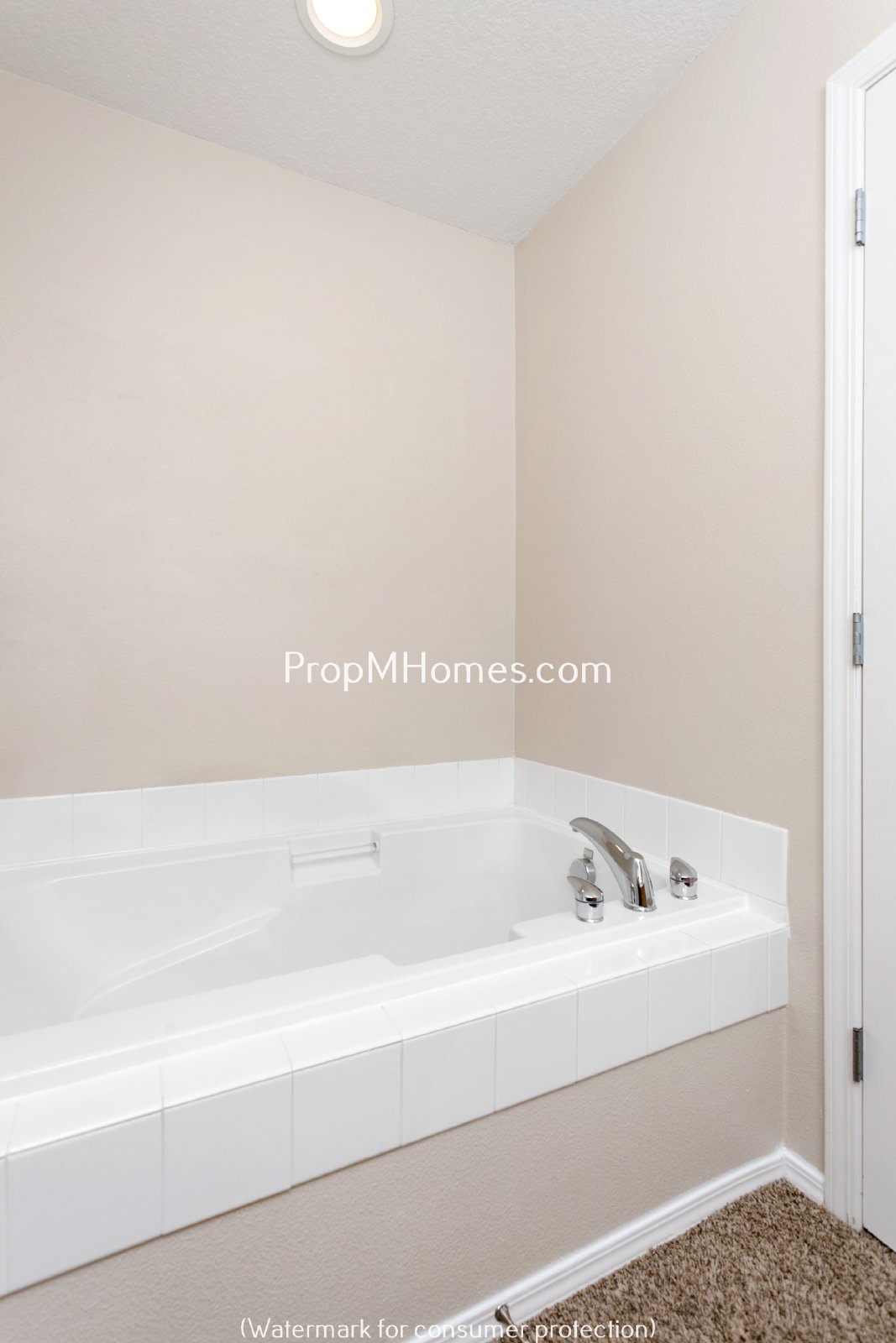 Spacious Three Bedroom Townhouse with Luxury Amenities in Aloha! property image