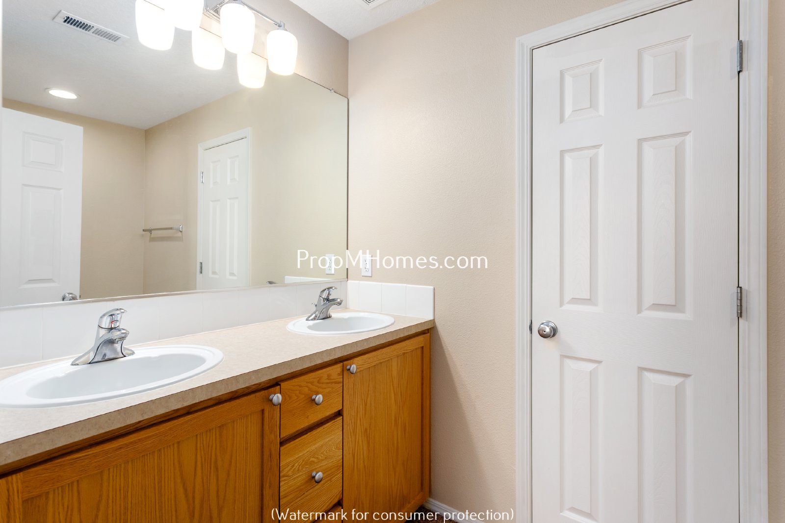 Spacious Three Bedroom Townhouse with Luxury Amenities in Aloha! property image