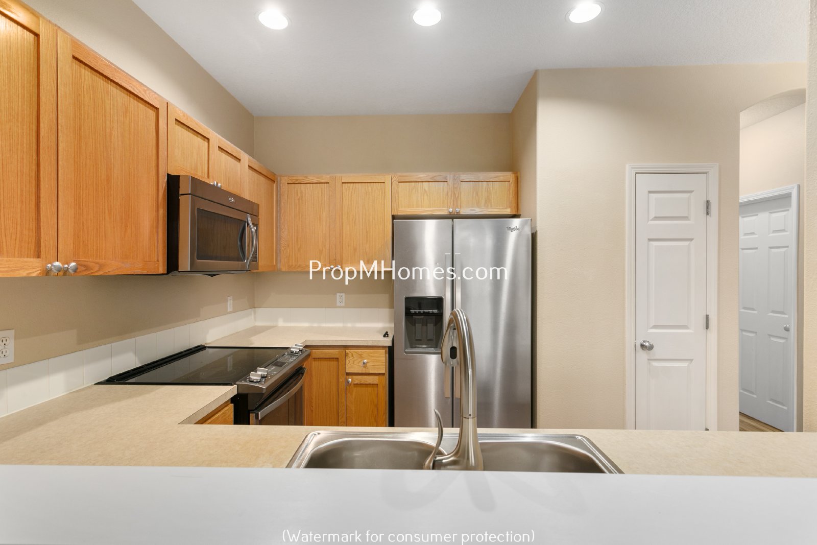 Spacious Three Bedroom Townhouse with Luxury Amenities in Aloha! property image