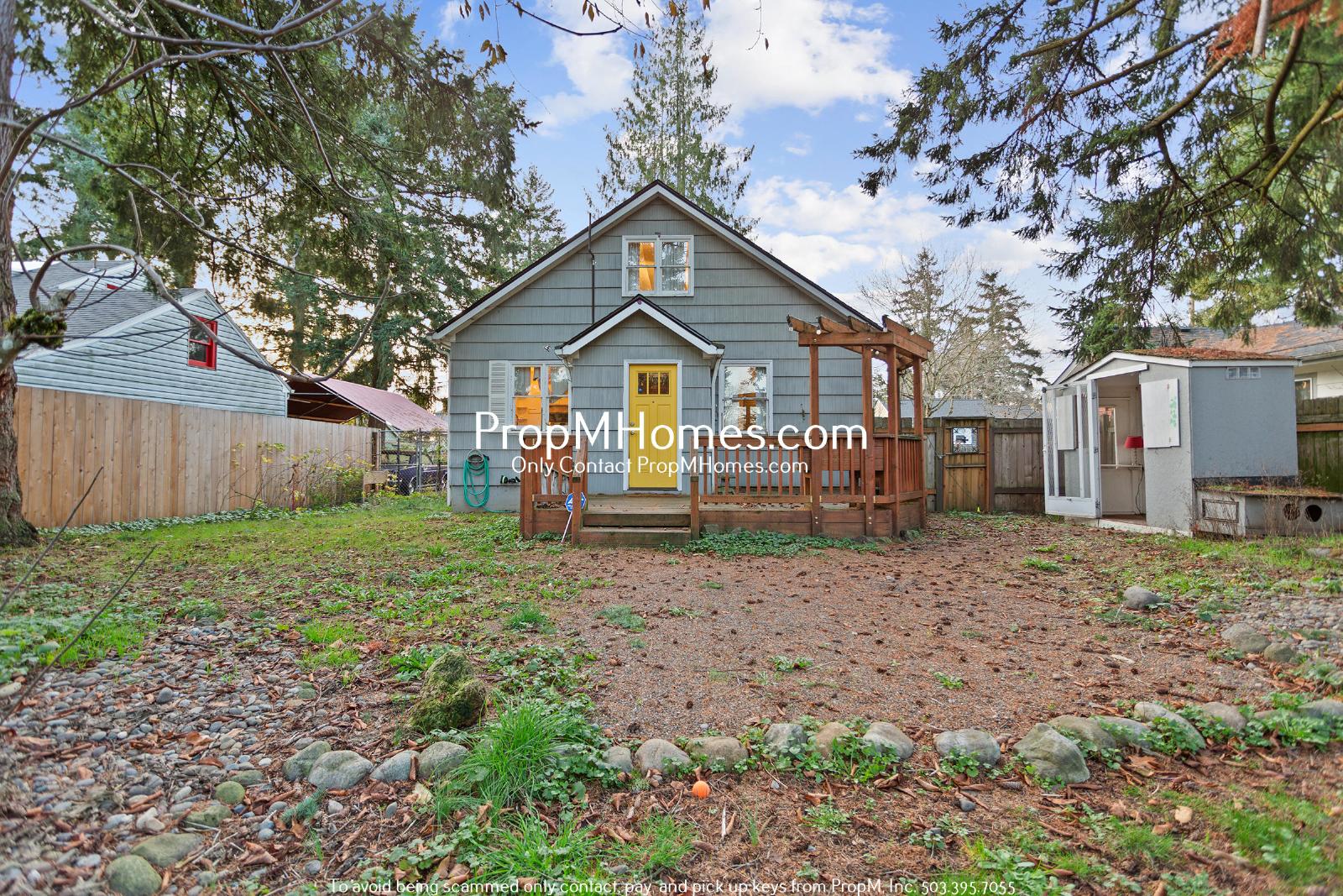 Spacious and Charming 3-Bedroom Home with Bonus Room in Vibrant Hazelwood! property image