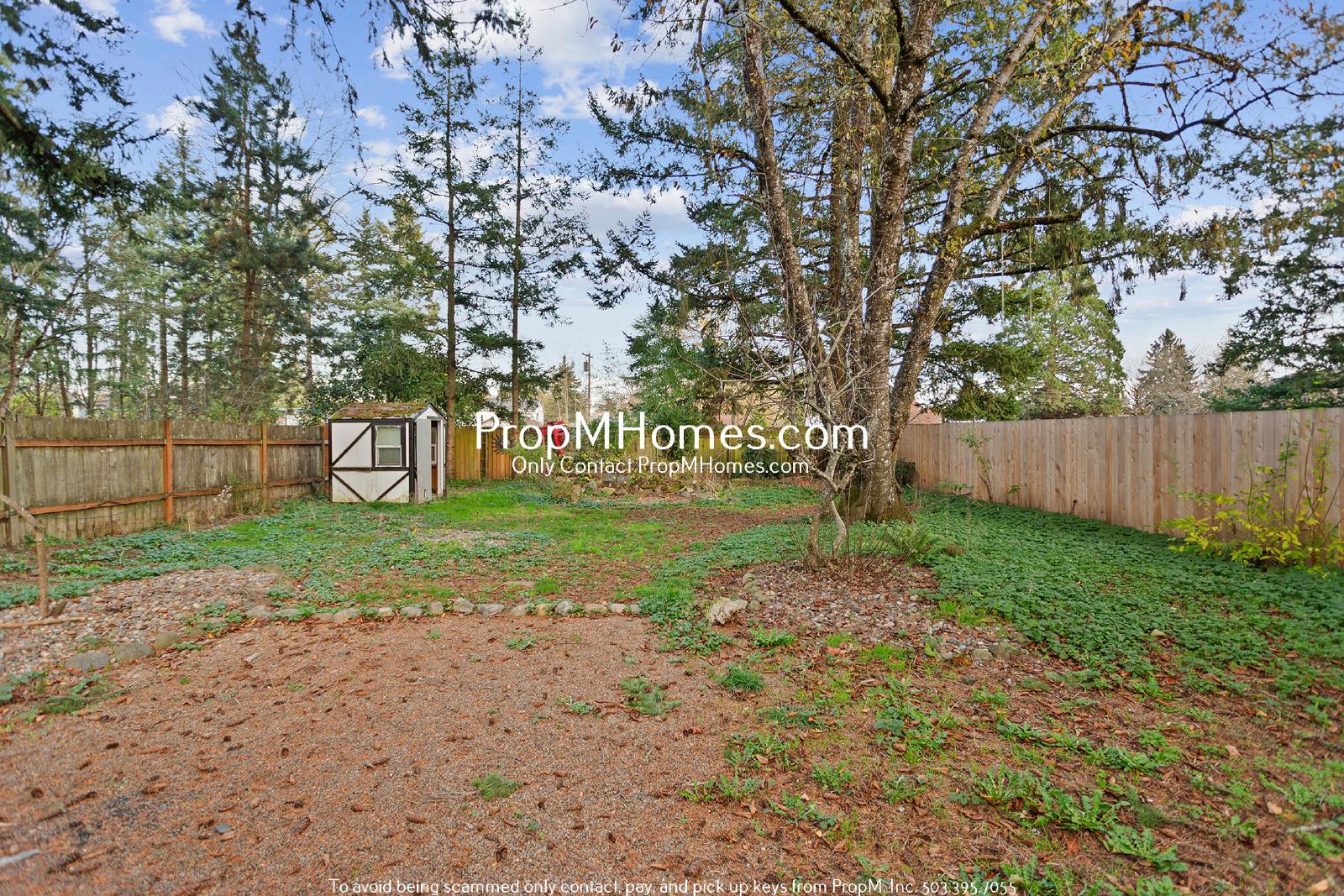 Spacious and Charming 3-Bedroom Home with Bonus Room in Vibrant Hazelwood! property image