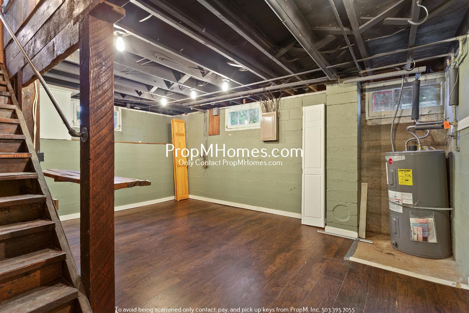 Spacious and Charming 3-Bedroom Home with Bonus Room in Vibrant Hazelwood! property image