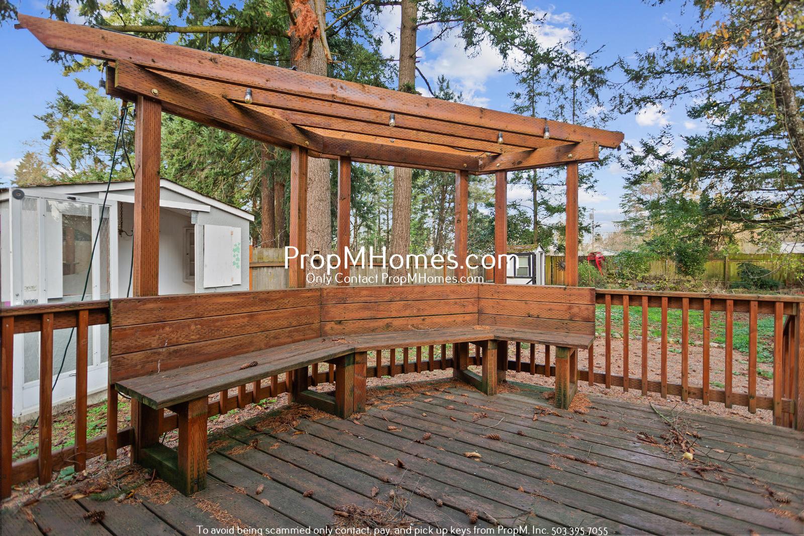 Spacious and Charming 3-Bedroom Home with Bonus Room in Vibrant Hazelwood! property image