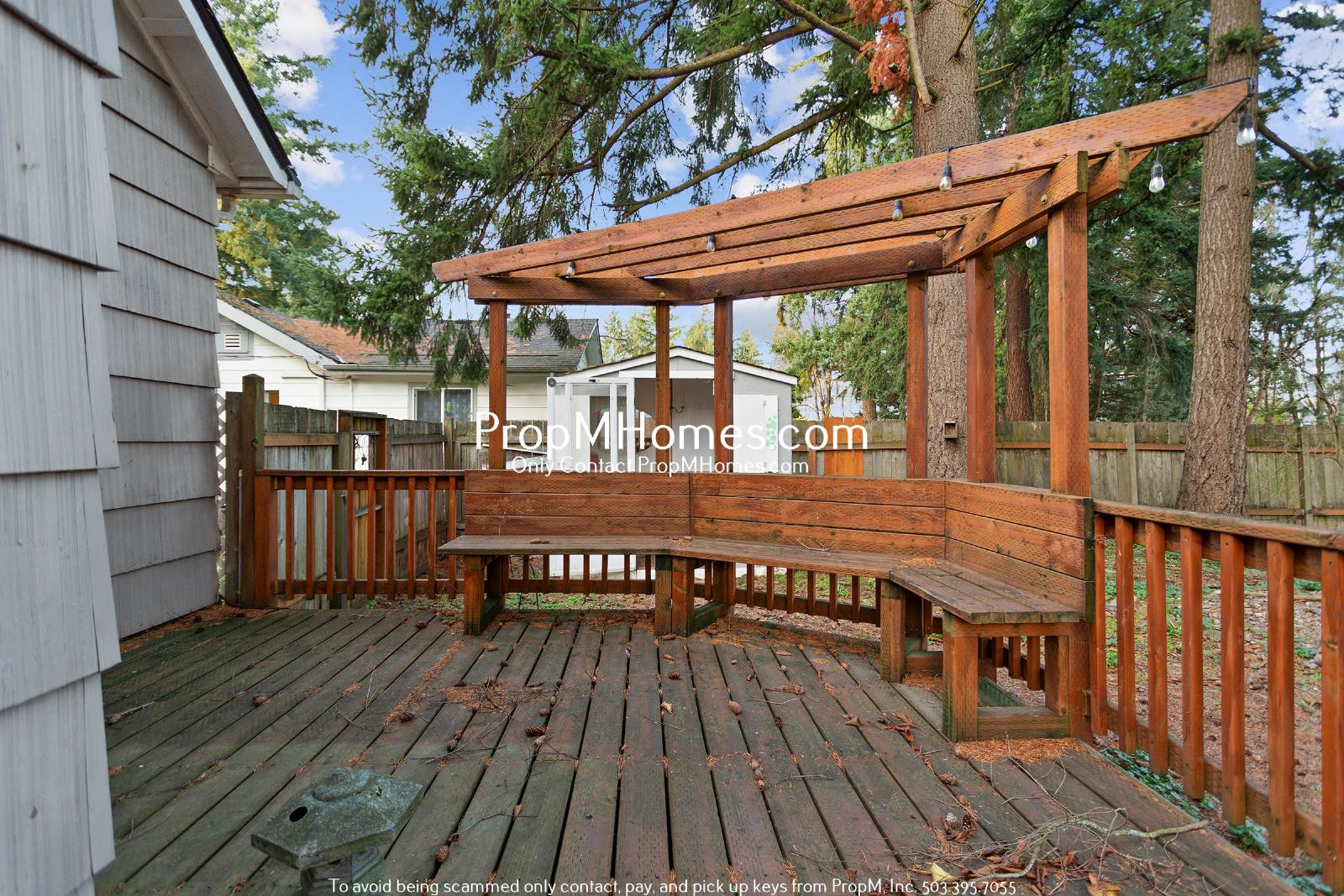 Spacious and Charming 3-Bedroom Home with Bonus Room in Vibrant Hazelwood! property image