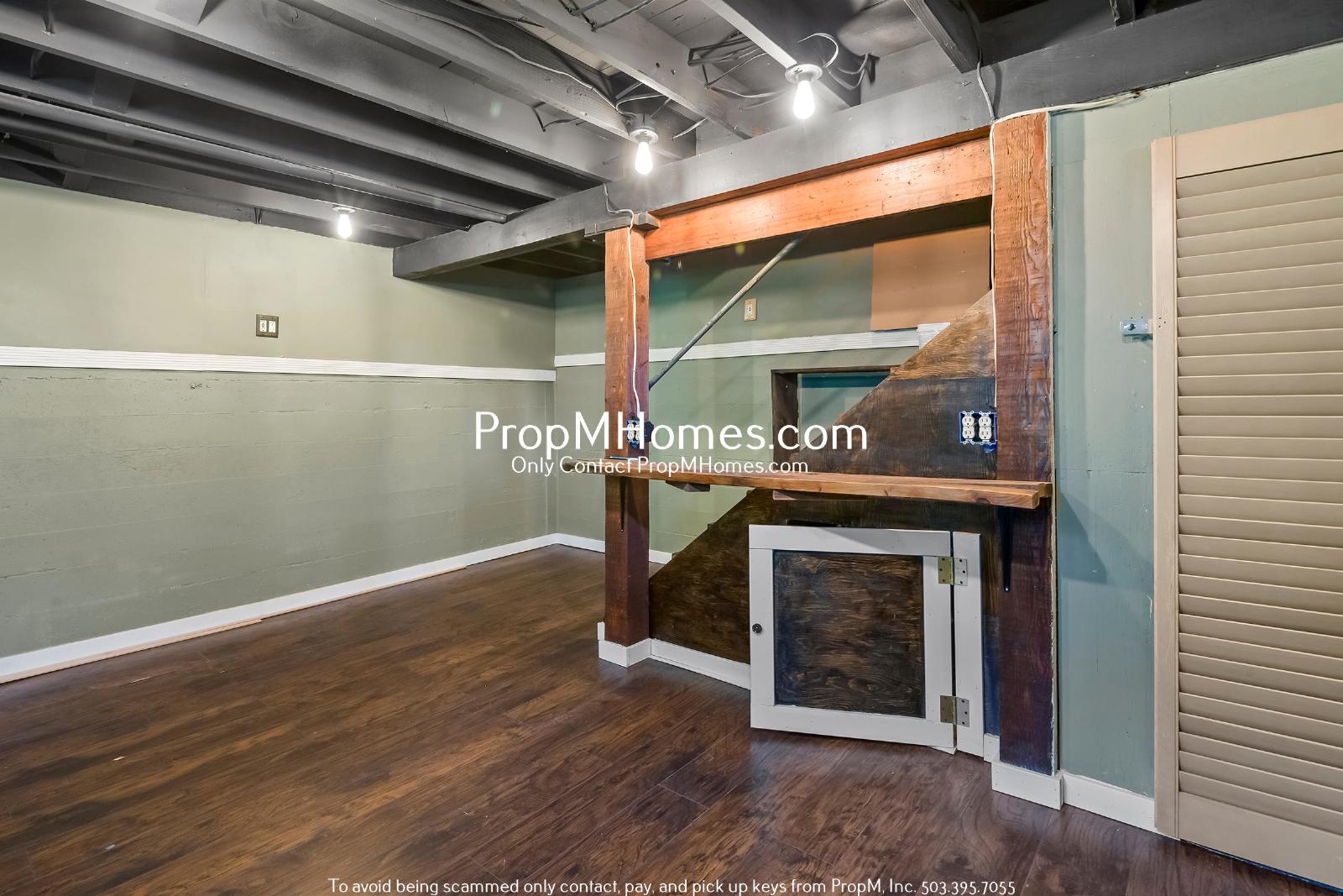 Spacious and Charming 3-Bedroom Home with Bonus Room in Vibrant Hazelwood! property image