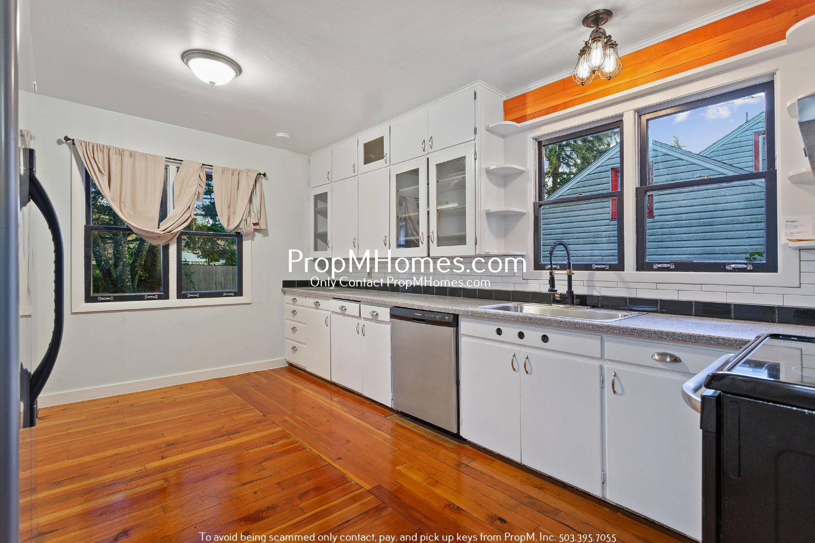 Spacious and Charming 3-Bedroom Home with Bonus Room in Vibrant Hazelwood! property image