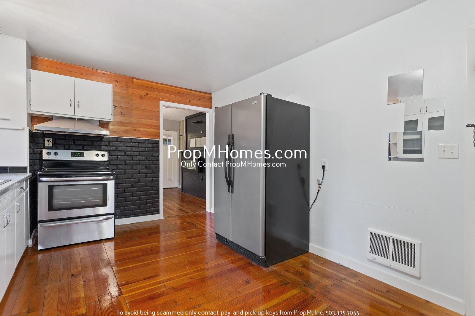 Spacious and Charming 3-Bedroom Home with Bonus Room in Vibrant Hazelwood! property image